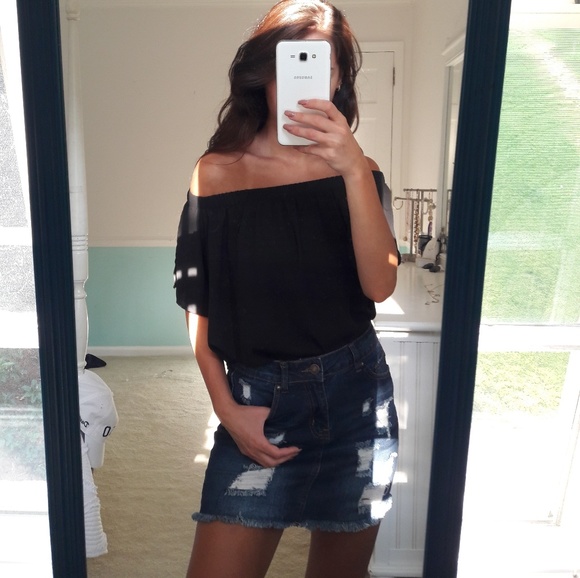 Off the Shoulder Black Shirt - Picture 1 of 3